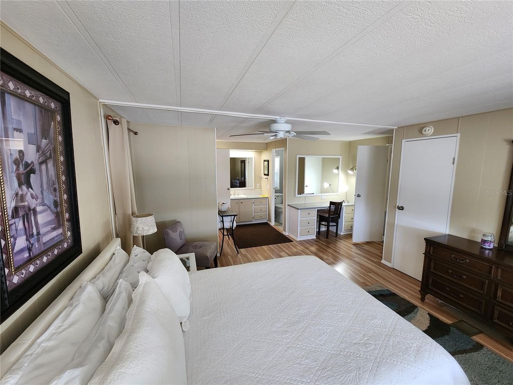 Image 22 of property listing at 808 53RD AVENUE E 223, Bradenton, FL 34203