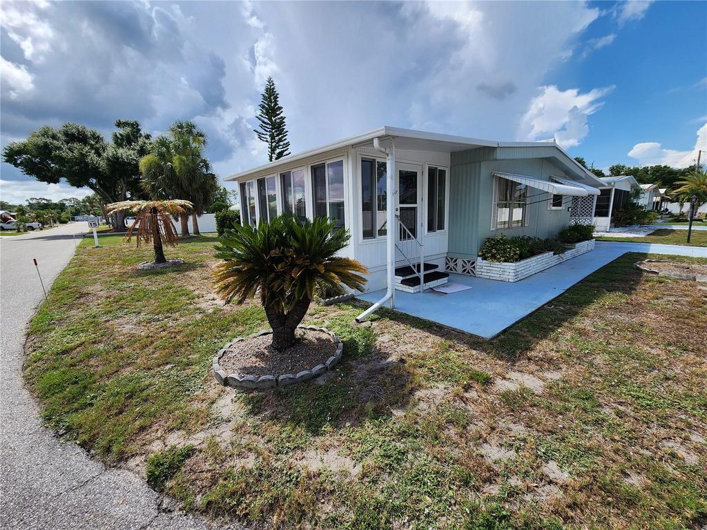 Image 28 of property listing at 808 53RD AVENUE E 223, Bradenton, FL 34203