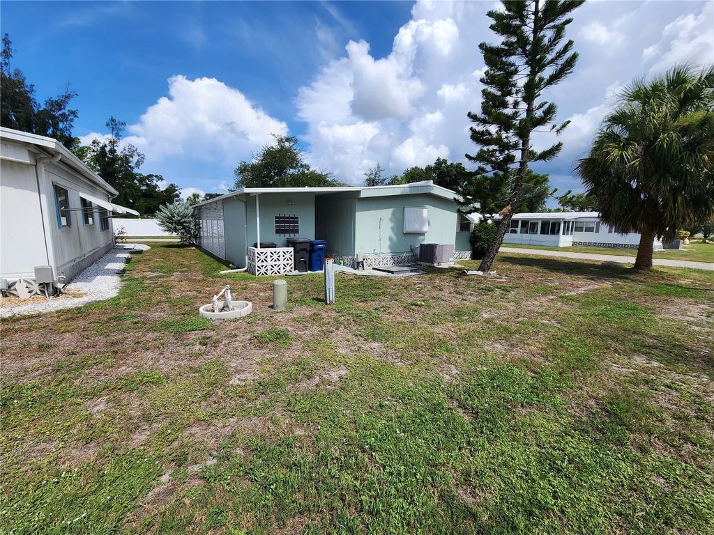 Image 29 of property listing at 808 53RD AVENUE E 223, Bradenton, FL 34203