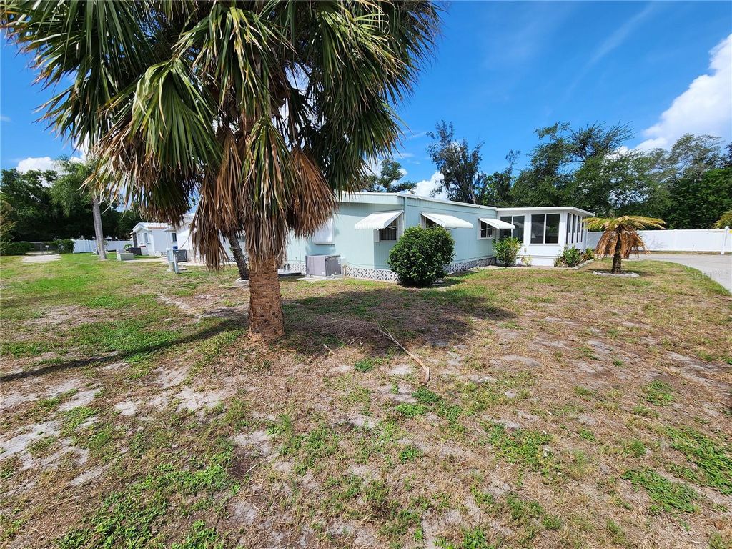 Image 30 of property listing at 808 53RD AVENUE E 223, Bradenton, FL 34203