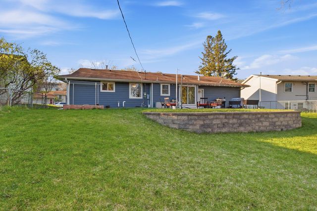 272 Pinewood Drive, Apple Valley, MN 55124