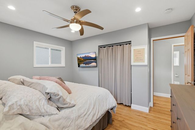 272 Pinewood Drive, Apple Valley, MN 55124