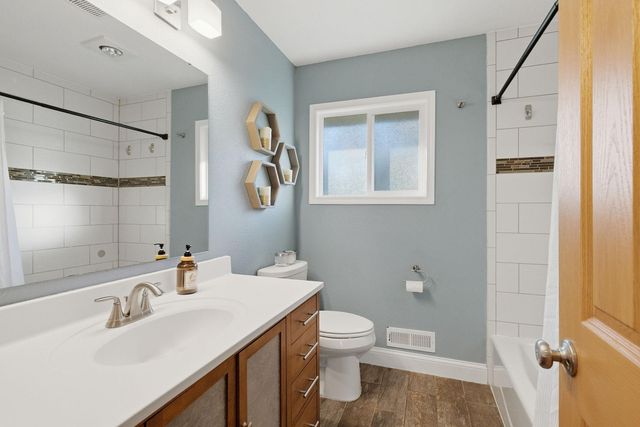 272 Pinewood Drive, Apple Valley, MN 55124