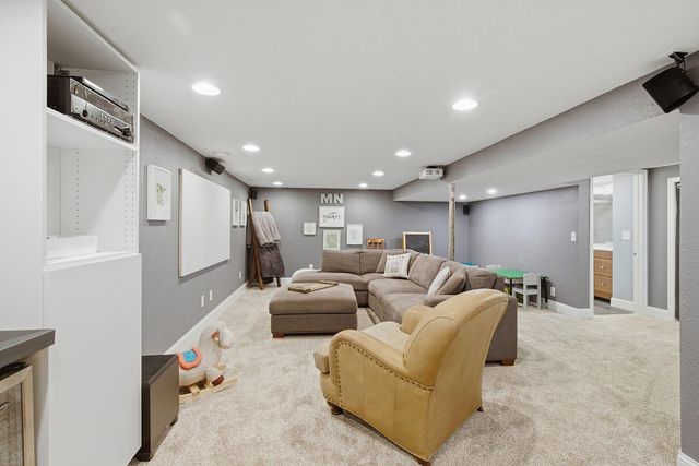 272 Pinewood Drive, Apple Valley, MN 55124