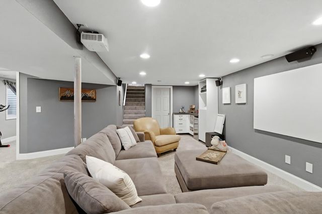 272 Pinewood Drive, Apple Valley, MN 55124