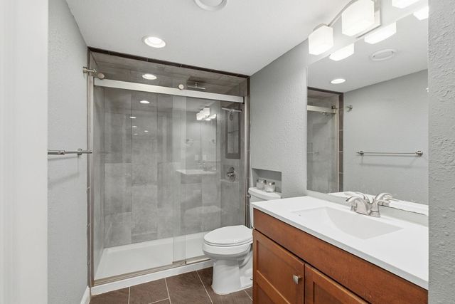 272 Pinewood Drive, Apple Valley, MN 55124