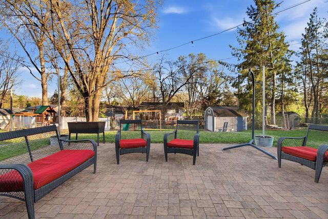 272 Pinewood Drive, Apple Valley, MN 55124