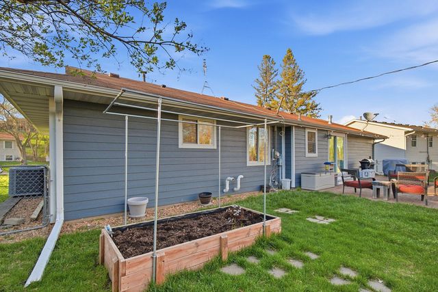 272 Pinewood Drive, Apple Valley, MN 55124