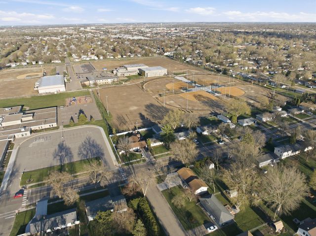 272 Pinewood Drive, Apple Valley, MN 55124