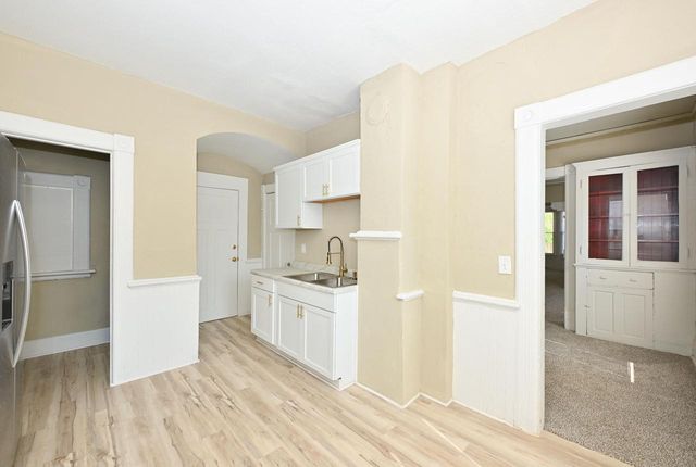143 E Garfield AVENUE, Milwaukee, WI 53212