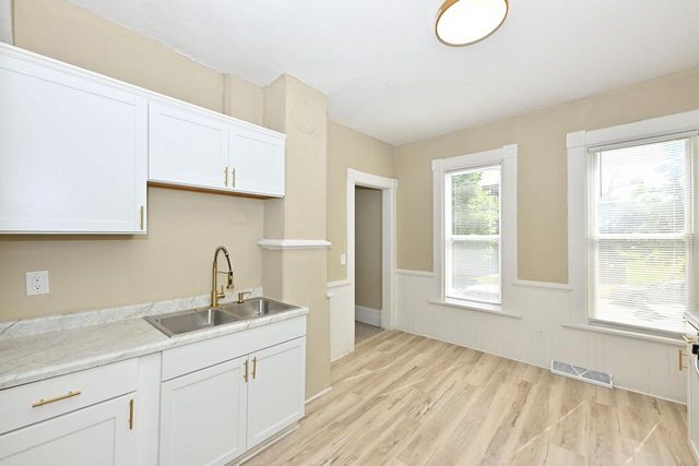 143 E Garfield AVENUE, Milwaukee, WI 53212