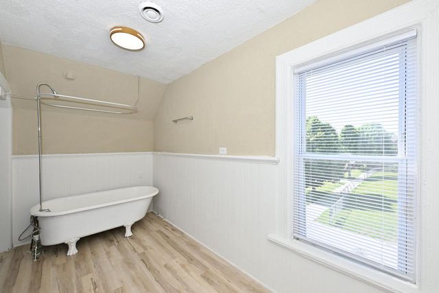 143 E Garfield AVENUE, Milwaukee, WI 53212
