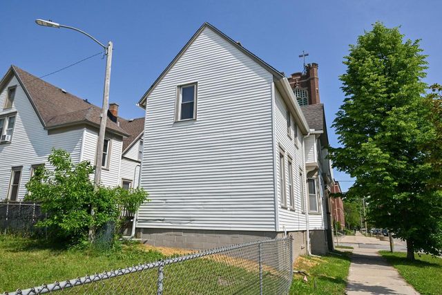 143 E Garfield AVENUE, Milwaukee, WI 53212