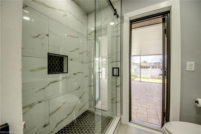 412 NE 17th PL, Cape Coral, FL 33909