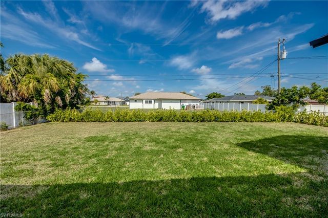 412 NE 17th PL, Cape Coral, FL 33909