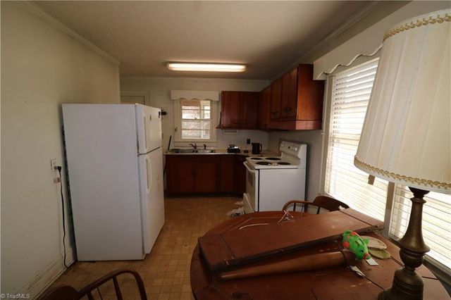 2389 Greensboro Street Extension, Lexington, NC 27295