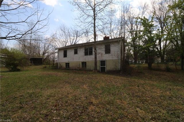 2389 Greensboro Street Extension, Lexington, NC 27295