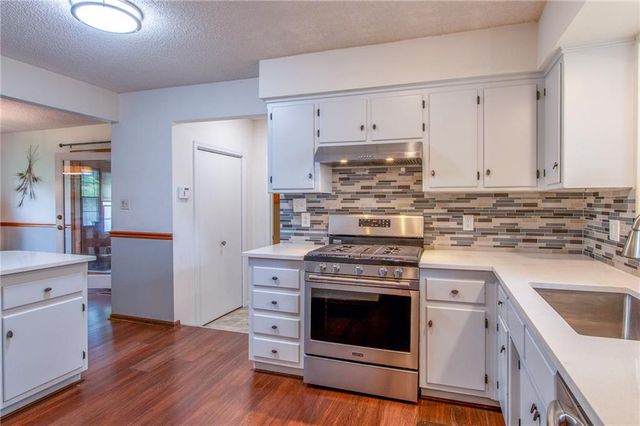 3817 Stetson Drive, Lawrence, KS 66049