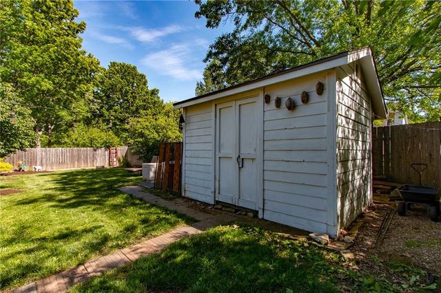 3817 Stetson Drive, Lawrence, KS 66049