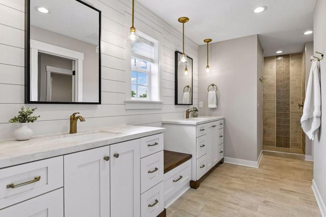 6085 Urbandale Lane N, Plymouth, MN 55446