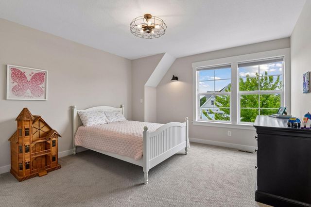 6085 Urbandale Lane N, Plymouth, MN 55446