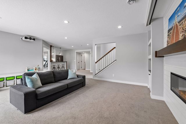 6085 Urbandale Lane N, Plymouth, MN 55446