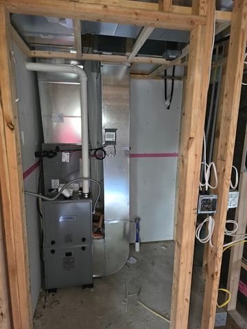 2643 N IL Route 178 Highway 10-4, Utica, IL 61373