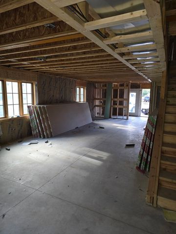 2643 N IL Route 178 Highway 10-4, Utica, IL 61373