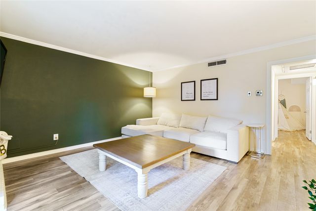 7707 Meadow Park Drive 112, Dallas, TX 75230