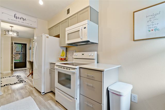 7707 Meadow Park Drive 112, Dallas, TX 75230