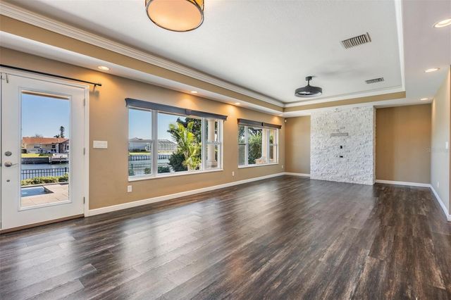 1926 MONTANA AVENUE NE, St Petersburg, FL 33703