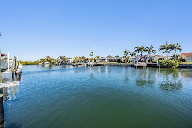 1926 MONTANA AVENUE NE, St Petersburg, FL 33703