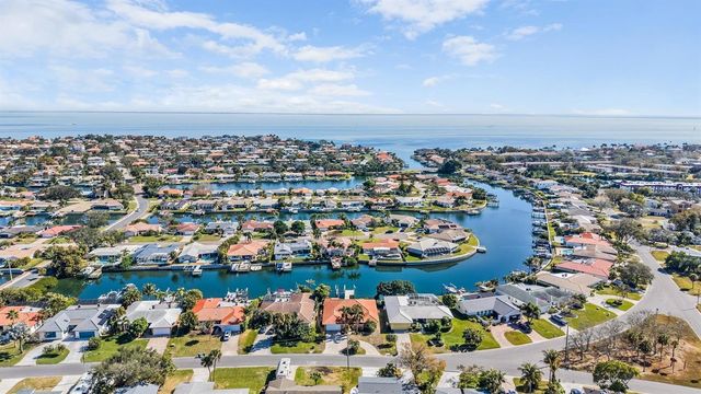 1926 MONTANA AVENUE NE, St Petersburg, FL 33703