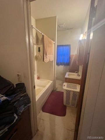 922 8th Street, Alamosa, CO 81101