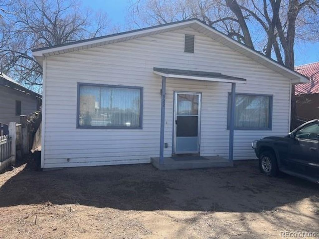 922 8th Street, Alamosa, CO 81101