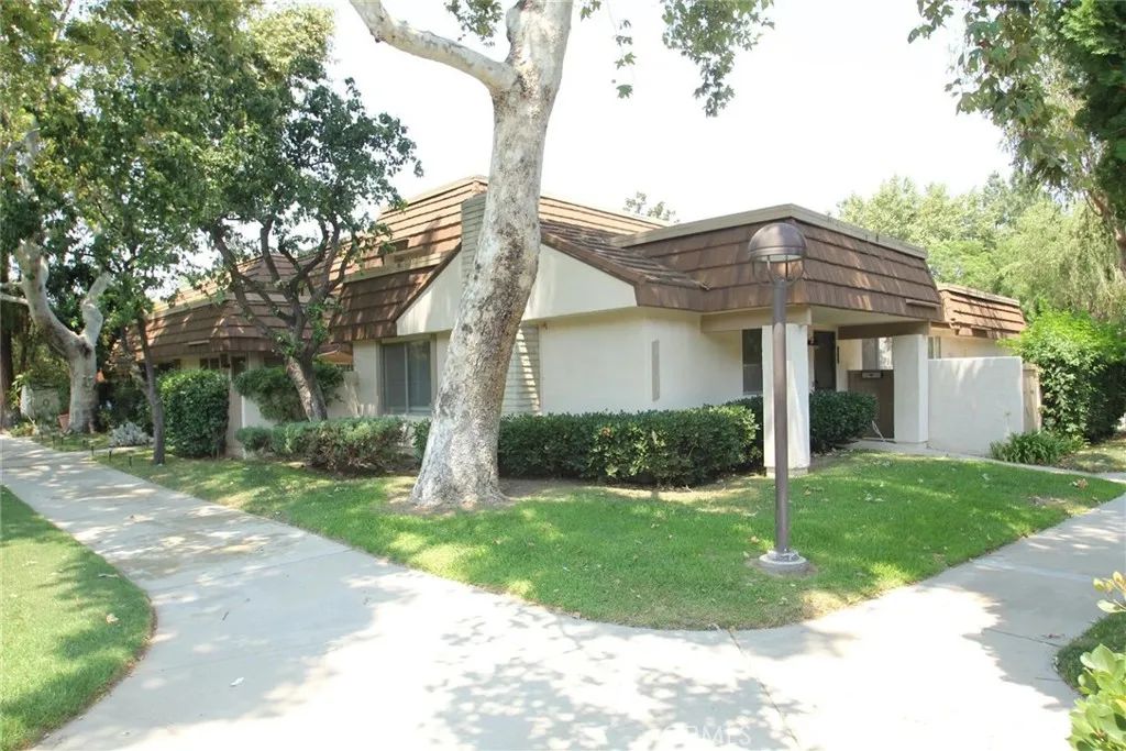 22153 James Alan Circle, Chatsworth, CA 91311