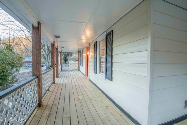 299 Big Mountain Hollow Rd, Oliver Springs, TN 37840