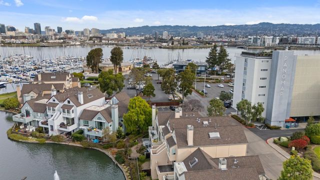 3009 Triumph Dr, Alameda, CA 94501