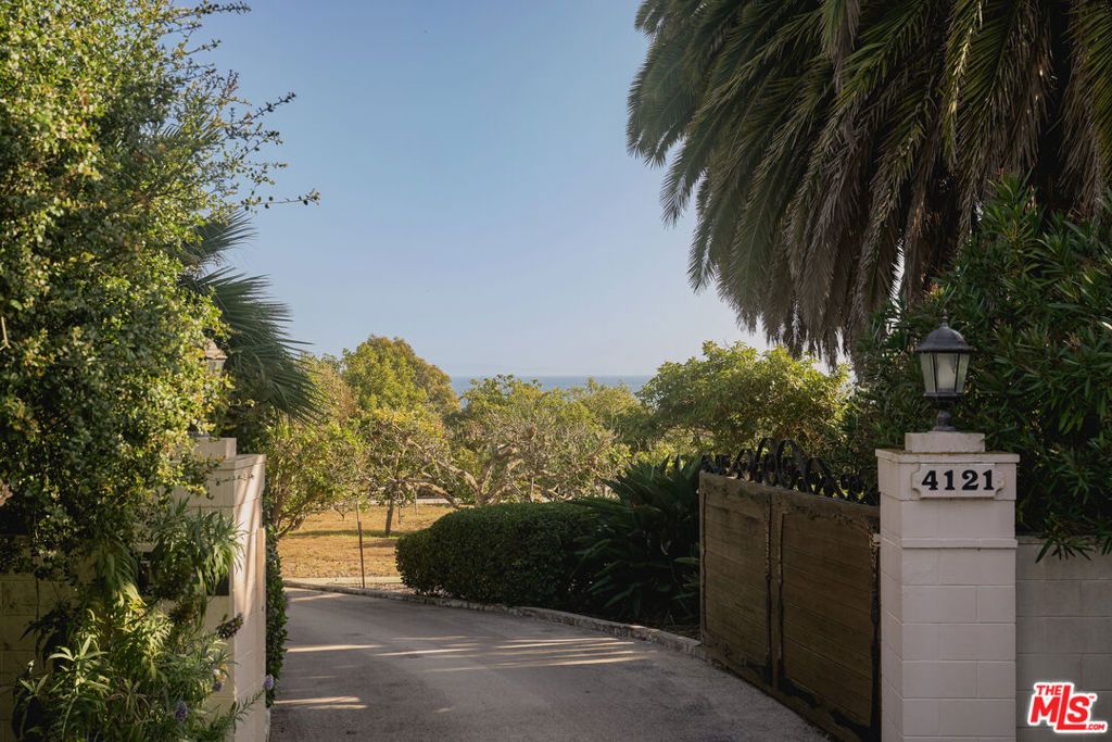 Image 10 of property listing at 4121 Creciente Drive, Santa Barbara, CA 93110
