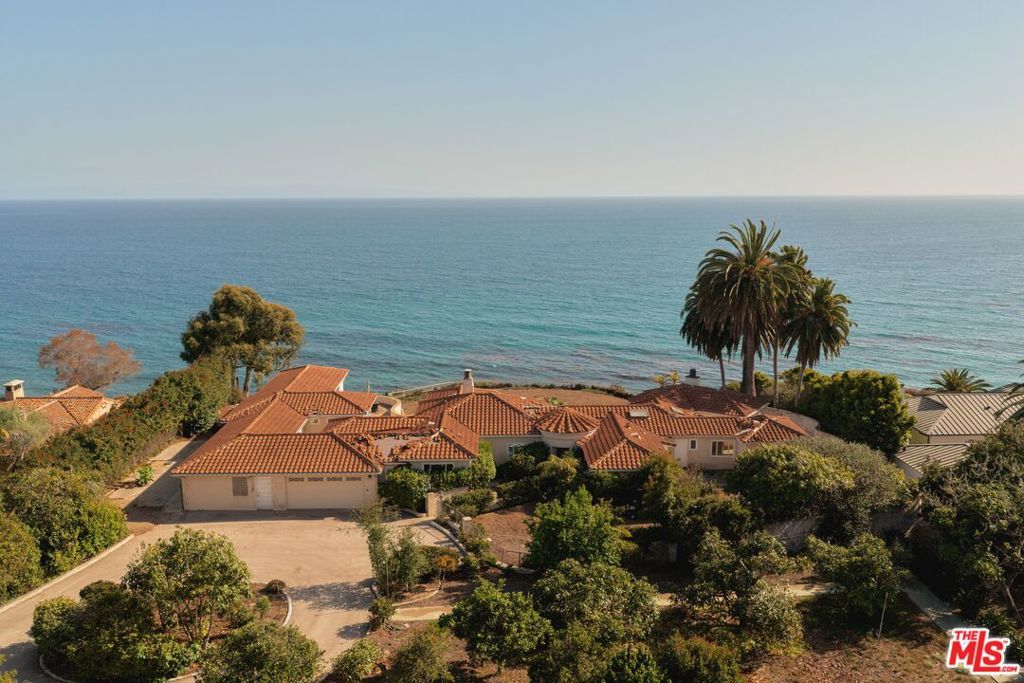 Image 11 of property listing at 4121 Creciente Drive, Santa Barbara, CA 93110
