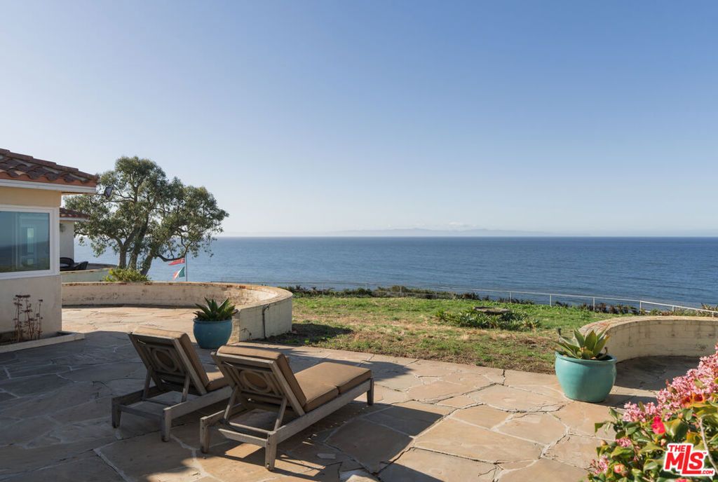 Image 12 of property listing at 4121 Creciente Drive, Santa Barbara, CA 93110