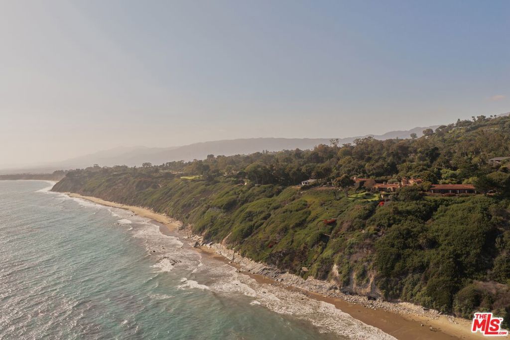 Image 13 of property listing at 4121 Creciente Drive, Santa Barbara, CA 93110
