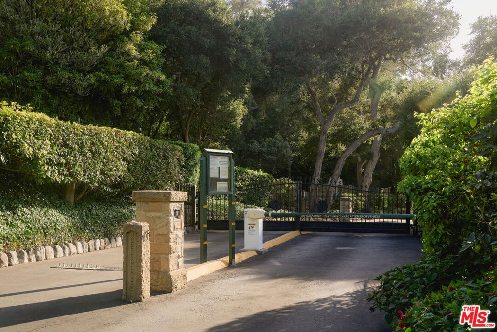 Image 20 of property listing at 4121 Creciente Drive, Santa Barbara, CA 93110