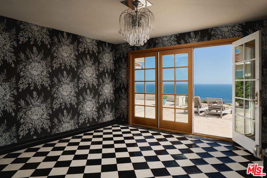 Image 7 of property listing at 4121 Creciente Drive, Santa Barbara, CA 93110