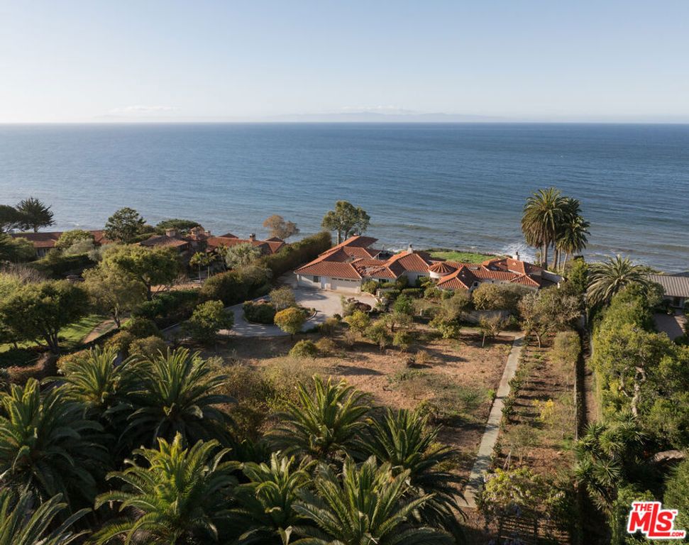 Image 8 of property listing at 4121 Creciente Drive, Santa Barbara, CA 93110