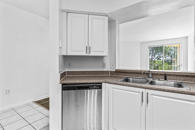 1961 BRANDYWINE Road 304, West Palm Beach, FL 33409
