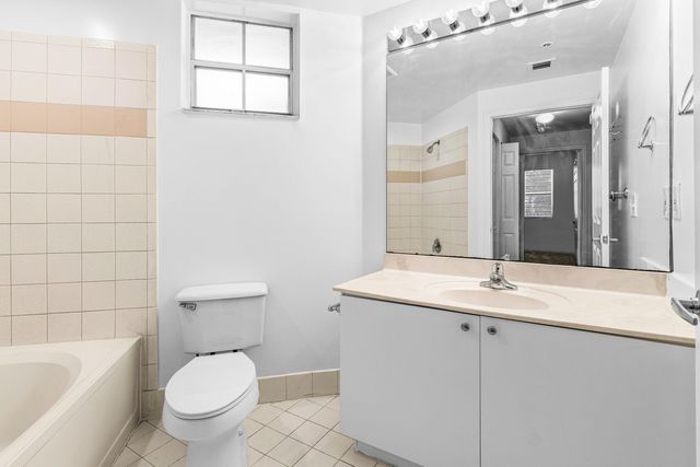 1961 BRANDYWINE Road 304, West Palm Beach, FL 33409