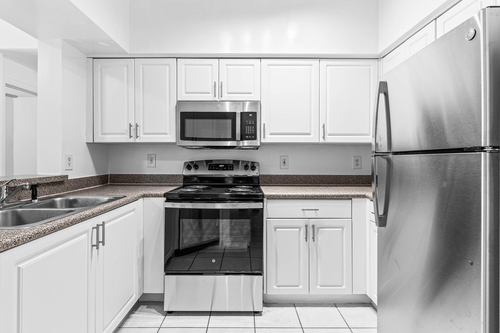 1961 BRANDYWINE Road 304, West Palm Beach, FL 33409