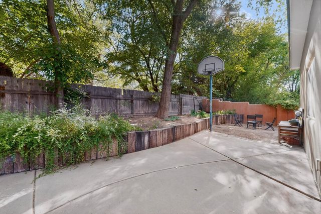 1630 Rancho Guadalupe Trail NW, Albuquerque, NM 87107