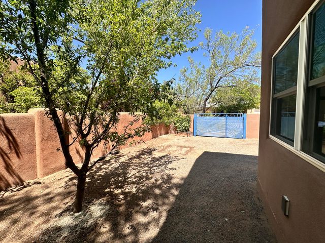 1630 Rancho Guadalupe Trail NW, Albuquerque, NM 87107